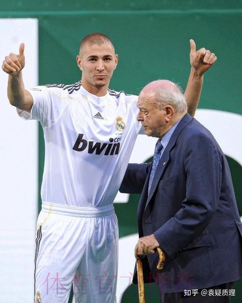 皇马官方:本泽马自由身离队 结束14年白衣生涯 皇马官方:本泽马自由身离队 结束14年白衣生涯